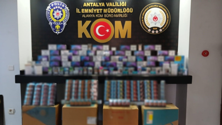 Antalya'da 15 kaçakçı yakalandı 3'ü tutuklandı