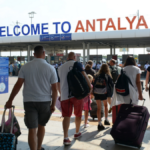 Antalya'ya 8 ayda 11 milyonu aşkın turist geldi