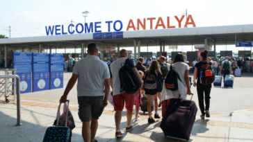 Antalya'ya 8 ayda 11 milyonu aşkın turist geldi