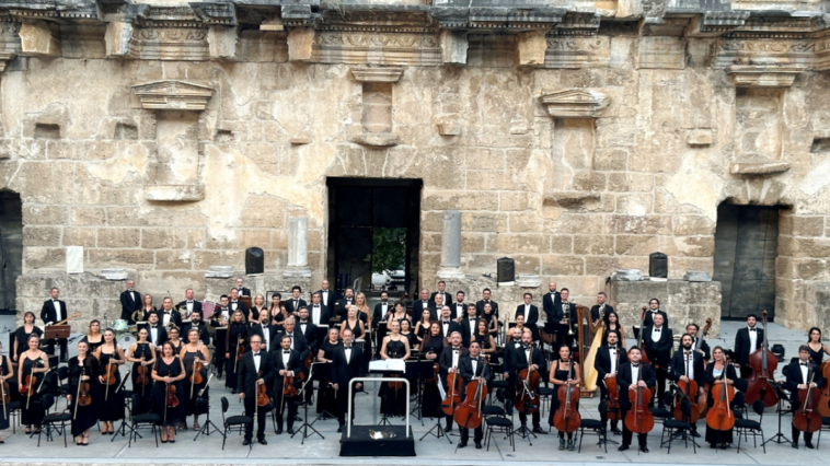 Aspendos film müzikleri ile yankılandı