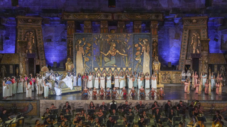 Aspendos'ta Aida'yı 3 bin kişi izledi