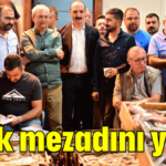 Balık mezadını yaptı