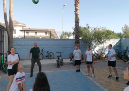 Başkan öğrencilerle voleybol oynadı