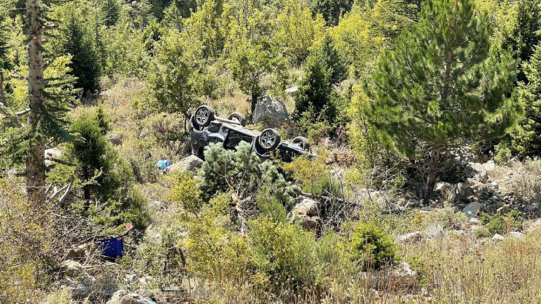 Gazipaşa'da otomobil uçuruma yuvarlandı 2 kişi yaralandı