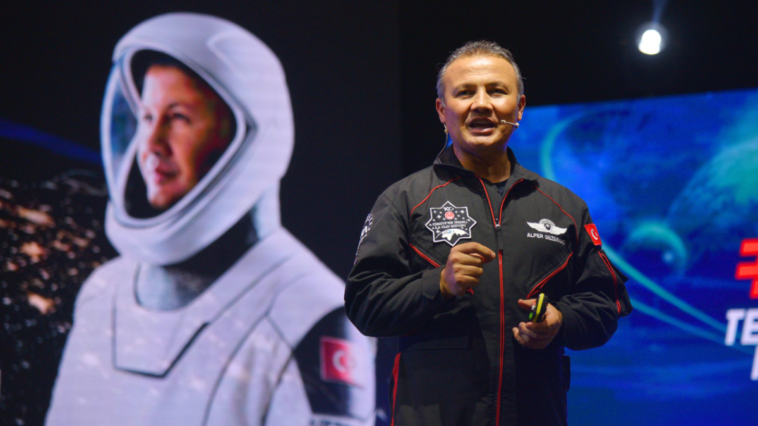 İlk Astronot Antalya'da gençlerle buluştu