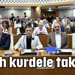 Siyah kurdele taktılar