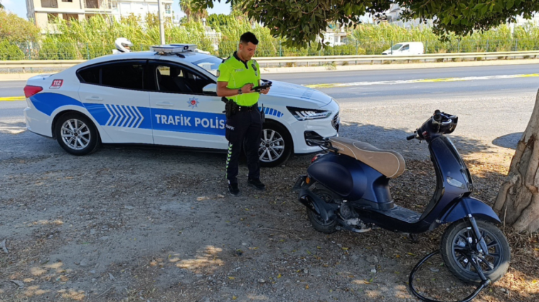 Yola dökülen mazot çok sayıda kazaya neden oldu