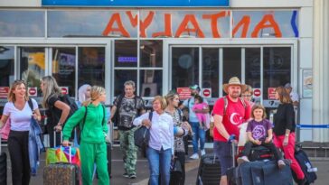 Antalyaya gelen her 4 turistten 2si, Rus ve Alman