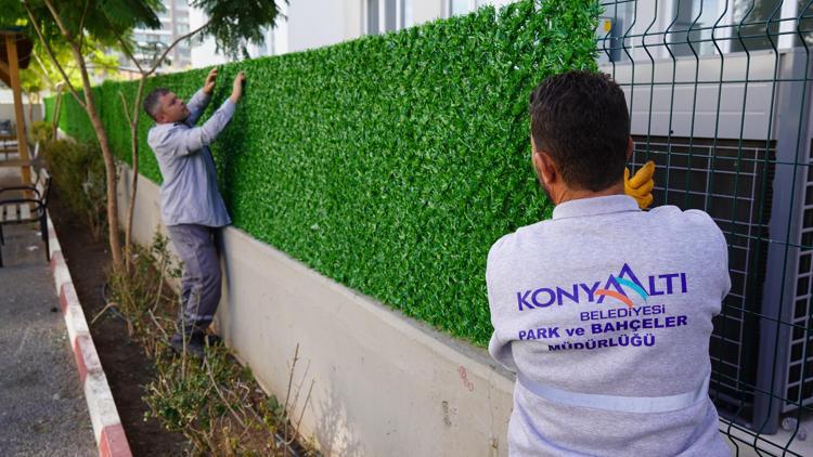 Konyaaltı Belediyesi ara tatilde okulları yeniliyor