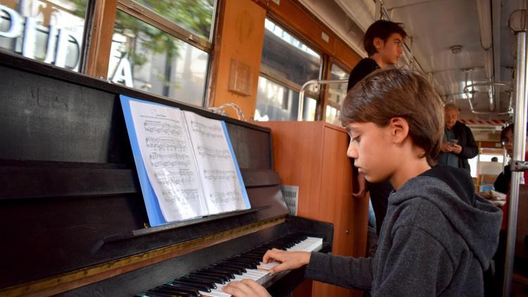 Piyano Festivali nostalji tramvayına taşındı