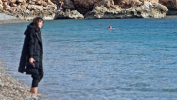 Antalya'da hava serin deniz suyu sıcak