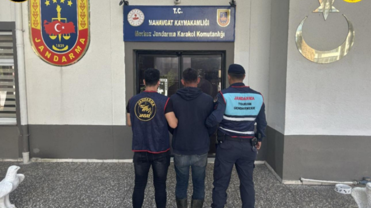 Antalya'da jandarma dedektifleri 72 saatte 210 aranan şahsı yakaladı