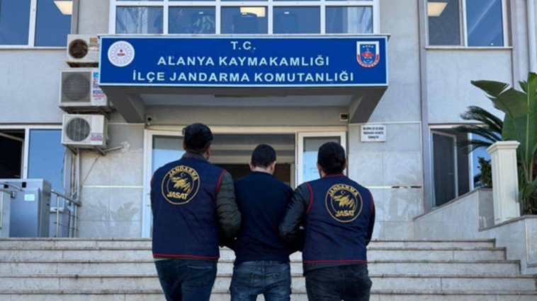 Antalya'da jandarma dedektifleri aranması olan 184 kişiyi yakaladı