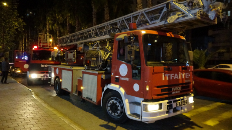 Antalya'da tadilat halindeki dairede yangın çıktı