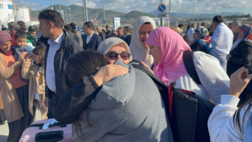 Gazipaşa'da umre yolcuları dualarla uğurlandı