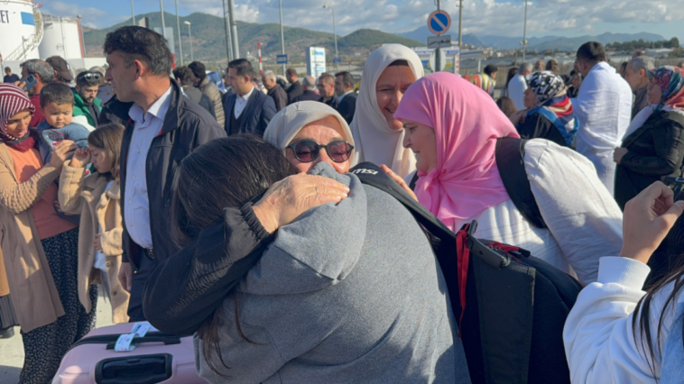 Gazipaşa'da umre yolcuları dualarla uğurlandı