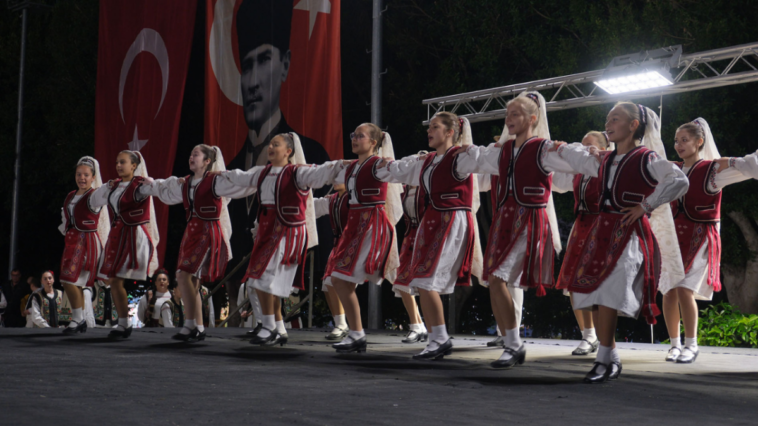 Kemer Barış Festivali'nde renkli görüntüler