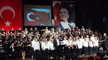 Kemer Belediyesi Gençlik Orkestrası AKM'de konser verdi