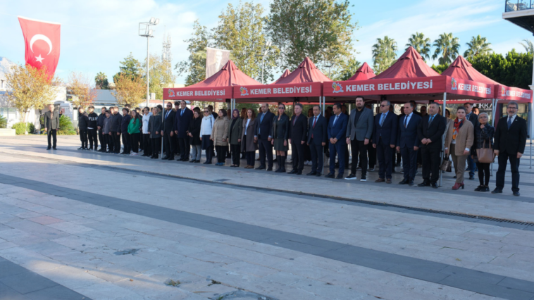 Kemer'de Öğretmenler Günü kutlandı