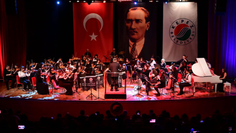 Kepez'de Antalya Çocuk ve Gençlik Orkestrası'ndan muhteşem konser