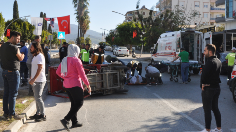 Otomobil ile üç tekerlekli elektrikli bisikletin çarpıştığı kazada 2 kişi yaralandı