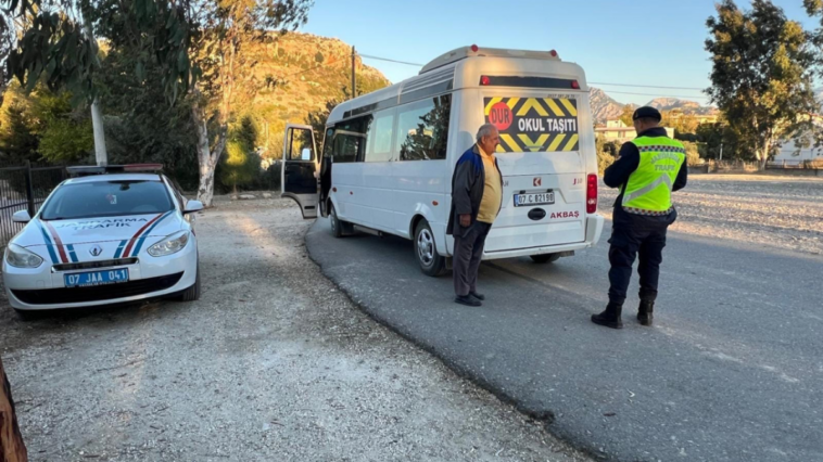 Serik'te denetimlerde okul servisi ve çekiciye para cezası yazıldı