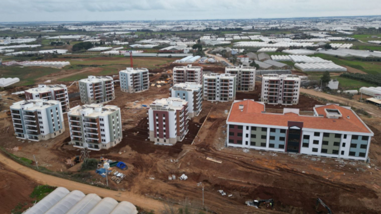 Serik'te yapımı tamamlanan 357 TOKİ konutu sahiplerini buldu