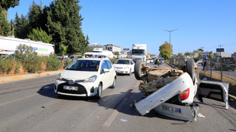 Takla atan otomobildeki 2 kişi yaralandı