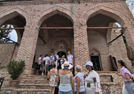 Turistler Alanya'da camilere ilgi gösteriyor