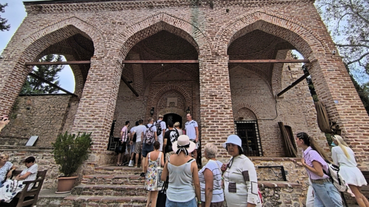 Turistler Alanya'da camilere ilgi gösteriyor