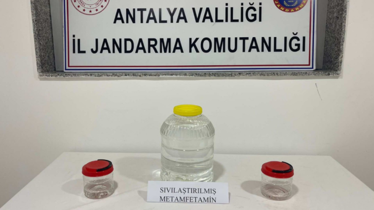 Uyuşturucu operasyonunda 14.250 gram sıvı metamfetamin ele geçirildi