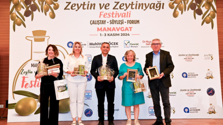 Zeytin ve Zeytinyağı Festivali'nde antik taş yataklarda zeytin sıkımı yapıldı