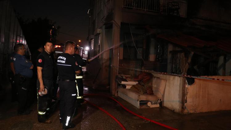 Misafirliğe geldiği evde çıkan yangında hayatını kaybetti