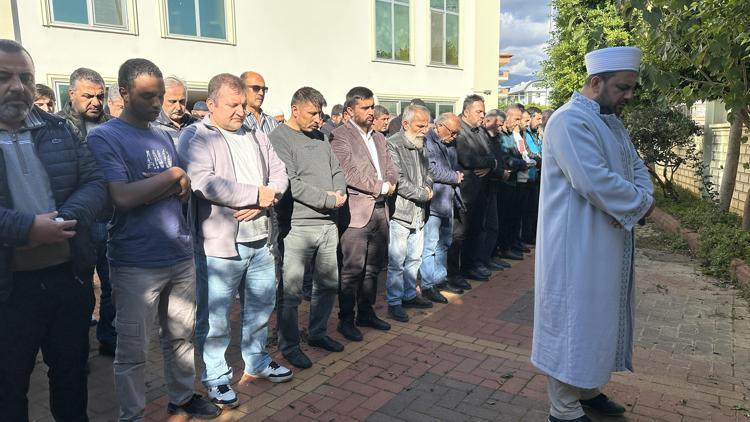 Filistinde hayatını kaybedenler için gıyabi cenaze namazı