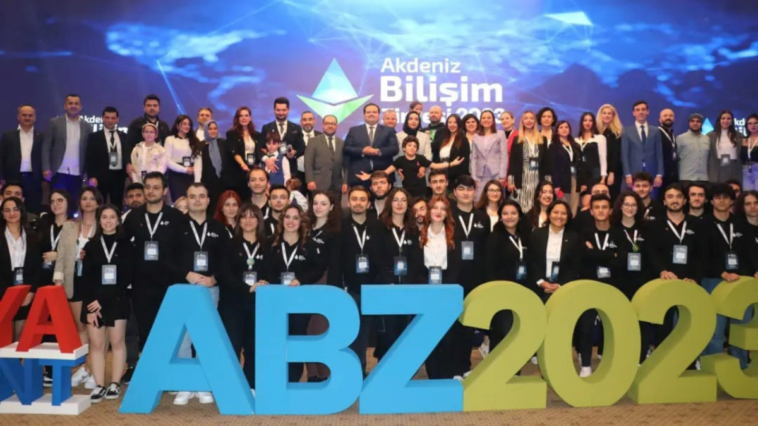 Antalya'da 'Akdeniz Bilişim Zirvesi' düzenleniyor