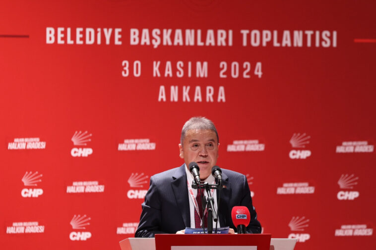 Başkanlar toplantısında Antalya'yı anlattı