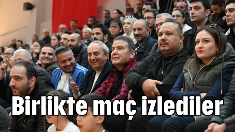 Birlikte maç izlediler