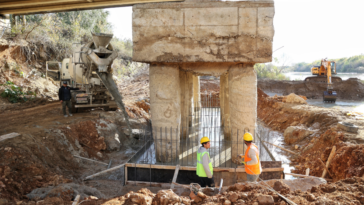 Büyükşehir Aksu Çayı köprüsünü güçlendiriyor