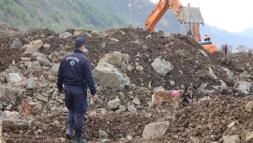 Karadeniz'de heyelan 4 kişi hayatını kaybetti