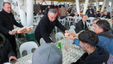 Kemer'de pazar esnafına çorba ikramı