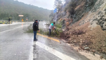 Kemer’de toprak kayması