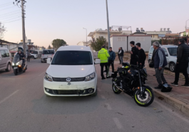 Manavgat'ta hafif ticari araçla motosiklet çarpıştı: 1 yaralı