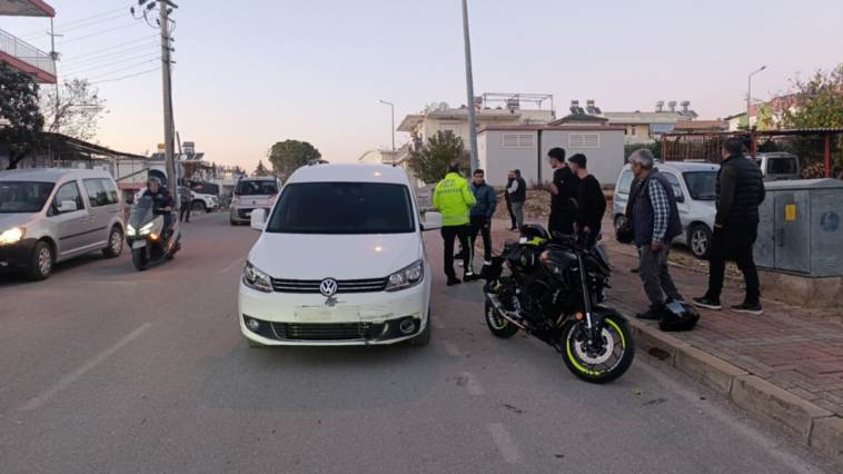 Manavgat'ta hafif ticari araçla motosiklet çarpıştı: 1 yaralı