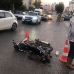 Serik'te otomobil ile motosiklet çarpıştı: 2 yaralı