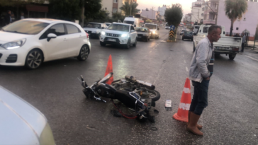 Serik'te otomobil ile motosiklet çarpıştı: 2 yaralı