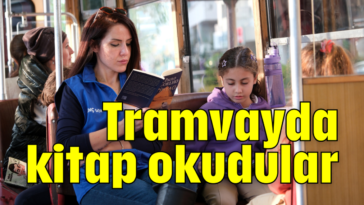 Tramvayda kitap okudular