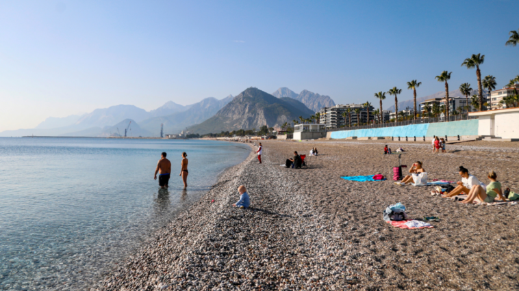 Türkiye'de kış Antalya'da bahar