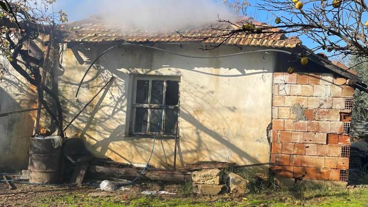 Ev yangını büyümeden söndürüldü