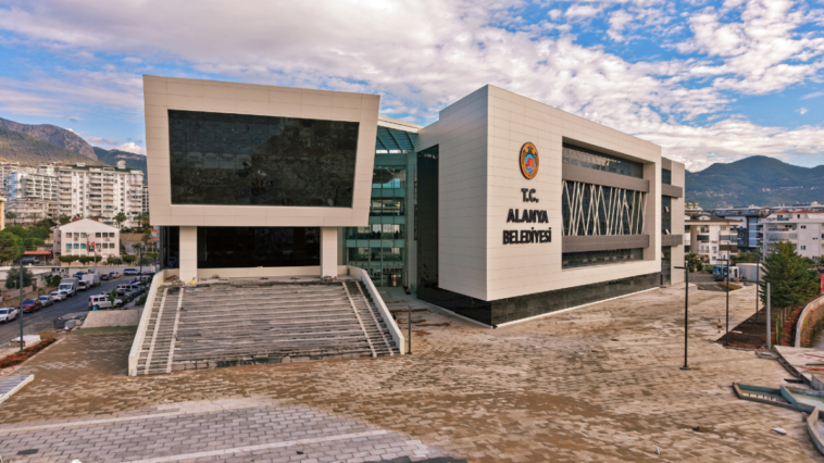 Alanya Belediyesi yeni evine kavuştu