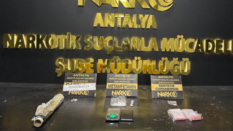 Antalya'da 19 zehir taciri tutuklandı